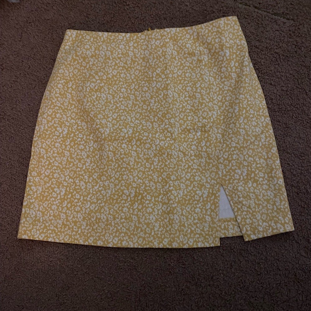 Wild fable yellow and white floral slit mini skirt women’s 00